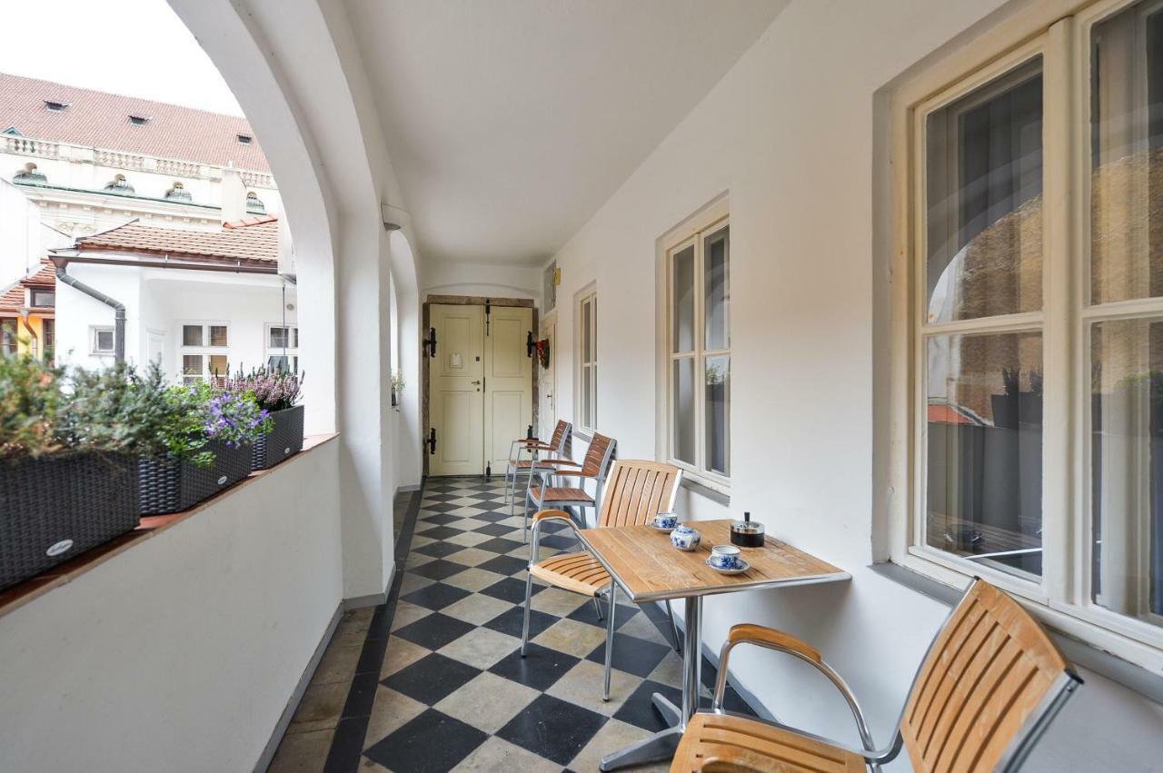 Romantic Apartment Prague Near Charles Bridge Экстерьер фото